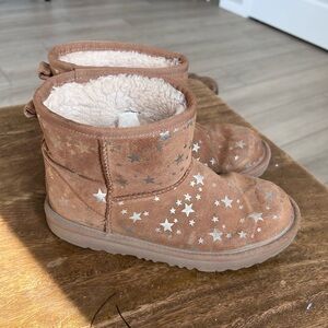 Ugg Classic Mini Silver Stars Chestnut Kids' Boot Girl’s Size 4